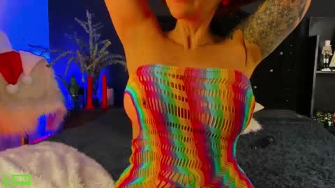 Snapshot of moniqueyoumilf chatting on December 6, 2:29 am Monique online show from December 6, 2:29 am
