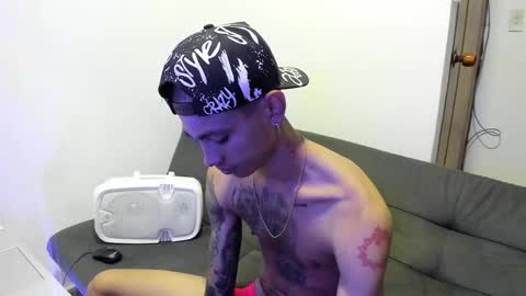 monkeyd_66 online show from December 18, 10:30 am