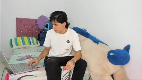 monky_0002 online show from August 8, 1:32 pm