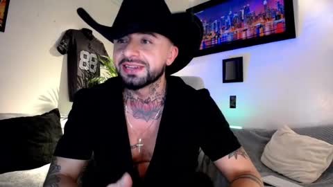 monnojones online show from August 5, 1:46 am