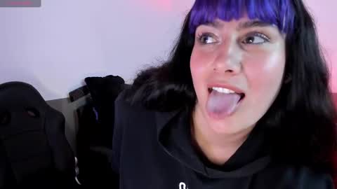 monse_luu online show from October 4, 4:43 am