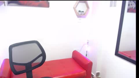 Snapshot of monserrat_diva chatting on September 14, 12:02 am monserrat_diva online show from September 14, 12:02 am