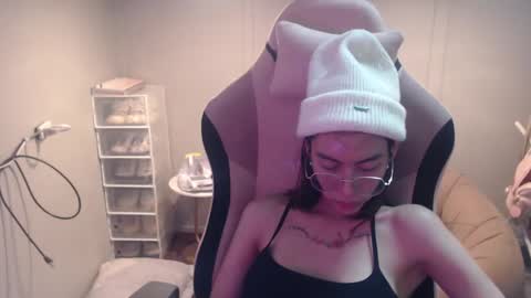 Snapshot of monstercockselfsuck chatting on January 22, 1:42 pm ELYSE A SIMPLE GIRL online show from January 22, 1:42 pm