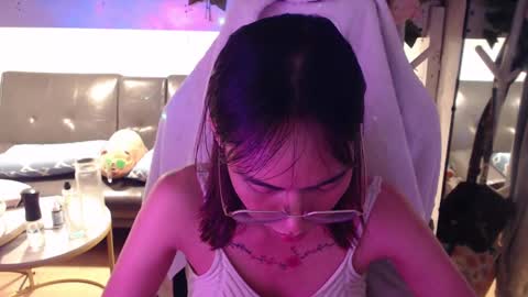 Snapshot of monstercockselfsuck chatting on December 2, 11:51 am ELYSE A SIMPLE GIRL online show from December 2, 11:51 am