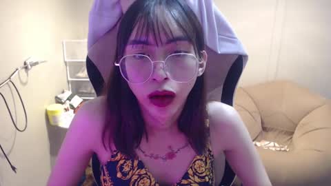 Snapshot of monstercockselfsuck chatting on February 12, 1:48 pm ELYSE A SIMPLE GIRL online show from February 12, 1:48 pm