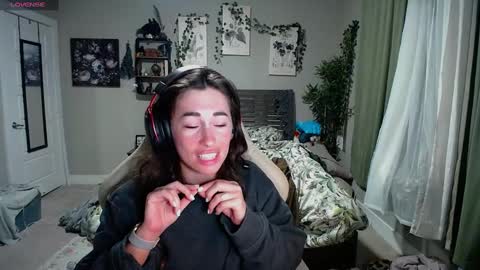 Lydia Mooney online show from March 8, 1:39 am