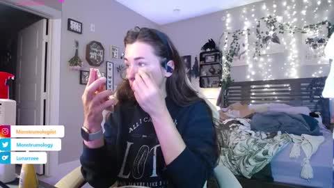 Lydia Mooney online show from January 4, 12:05 am