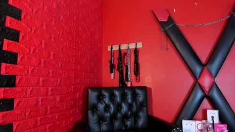 Monttserratt online show from October 8, 9:10 pm