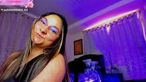 moollly_ online show from October 2, 3:33 pm