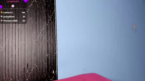 moolly_evanz online show from April 15, 5:05 pm