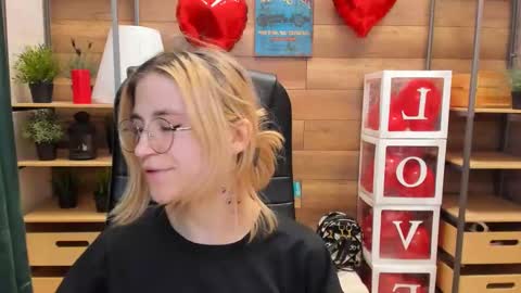 Snapshot of moon13152 chatting on February 22, 3:47 pm Katrin online show from February 22, 3:47 pm