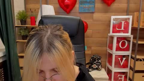 Snapshot of moon13152 chatting on March 8, 9:08 pm Katrin online show from March 8, 9:08 pm