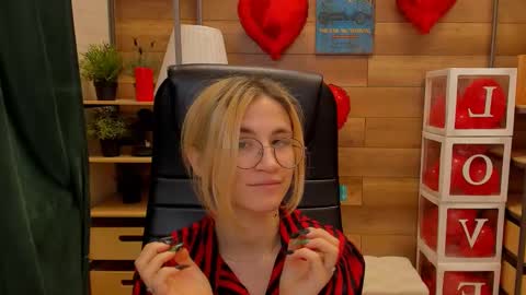 Snapshot of moon13152 chatting on February 25, 4:35 pm Katrin online show from February 25, 4:35 pm