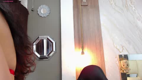moon_and_fire_ online show from May 12, 6:33 am
