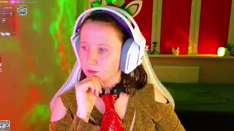 Lola online show from December 15, 4:58 pm