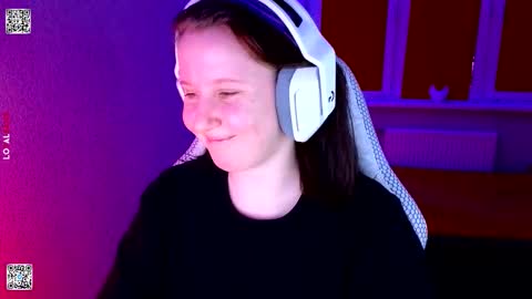 Lola online show from February 9, 3:37 pm