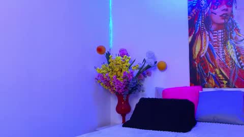 Snapshot of moon_celeste chatting on September 9, 7:58 pm Moon online show from September 9, 7:58 pm