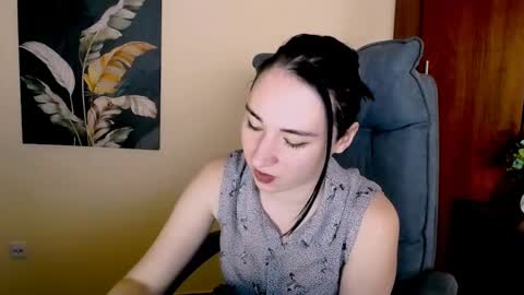 Snapshot of moon_foxy_ chatting on January 12, 11:07 am Diana online show from January 12, 11:07 am