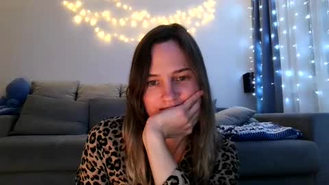 moon_lilithx online show from December 4, 6:44 pm