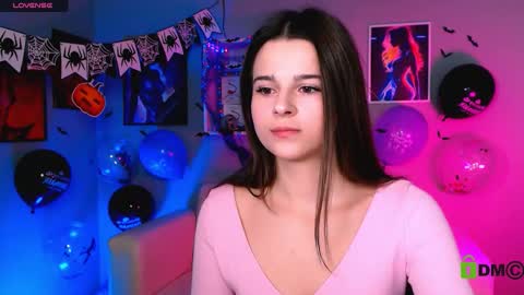 Snapshot of moon_sana chatting on October 22, 1:46 pm moon_sana online show from October 22, 1:46 pm