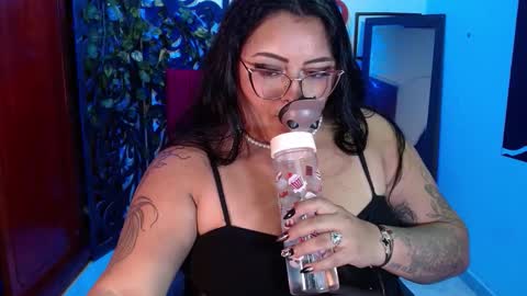 moon_sunflowers online show from November 8, 4:26 am