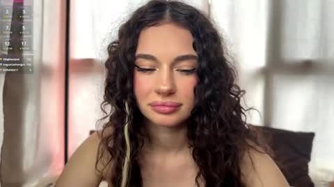 moonfaairy online show from April 3, 6:09 am