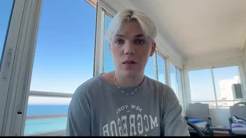 moonflamek online show from February 24, 12:08 pm