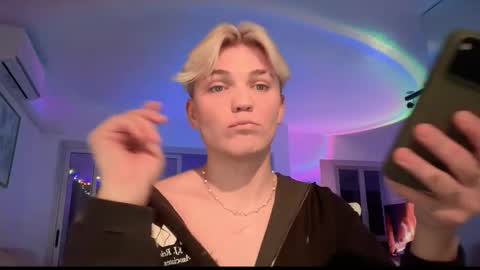 moonflamek online show from February 22, 7:16 pm