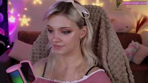 Mia   online show from January 15, 7:01 pm