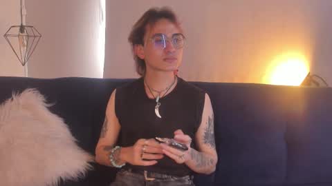 Moon online show from September 30, 9:14 pm
