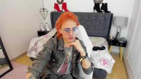 Moon online show from October 25, 8:42 pm