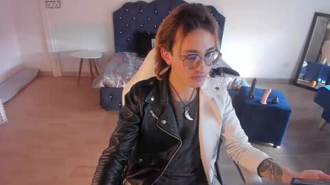 Moon online show from October 7, 8:38 pm