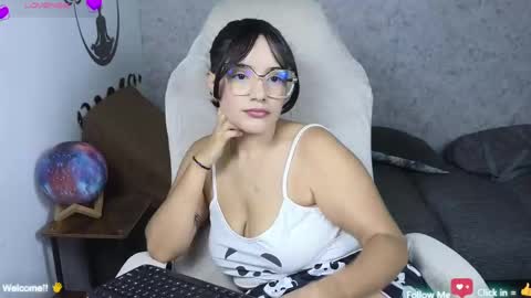 Snapshot of moonwoman_ chatting on February 10, 6:31 am Moon Woman online show from February 10, 6:31 am