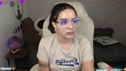 Snapshot of moonwoman_ chatting on February 17, 4:09 am Moon Woman online show from February 17, 4:09 am