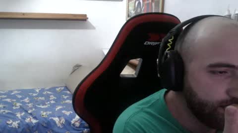 Snapshot of morenoch19 chatting on December 2, 2:25 pm alejo online show from December 2, 2:25 pm