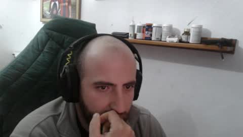 Snapshot of morenoch19 chatting on December 8, 9:08 pm alejo online show from December 8, 9:08 pm
