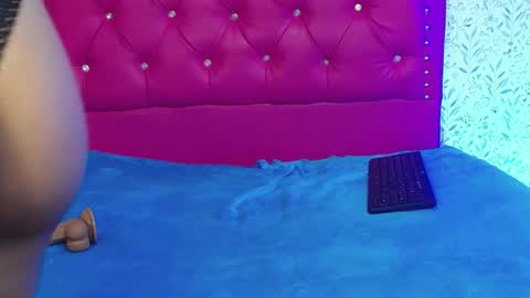 moriah_lu online show from February 6, 4:10 pm