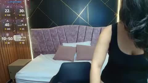 Moriah online show from March 4, 1:19 pm