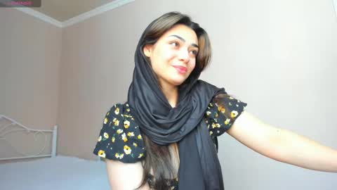 Snapshot of moroccan_diamond_ chatting on February 9, 9:16 am Medina online show from February 9, 9:16 am