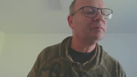 im single online show from April 26, 8:23 am