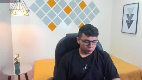 Mou Fly online show from October 7, 11:28 am