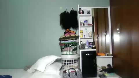 Snapshot of mouthymiss chatting on February 28, 6:09 pm Mouthymiss online show from February 28, 6:09 pm