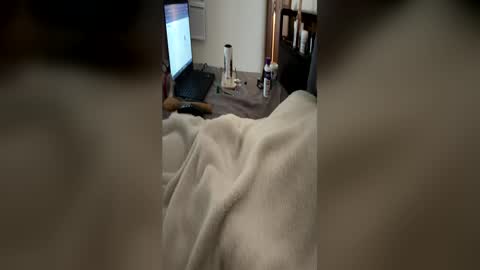 Sequoia-Cocked Hombre de Sur online show from June 15, 1:36 pm
