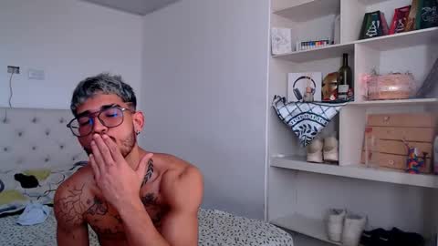 mr_jordan2310 online show from February 17, 9:43 pm