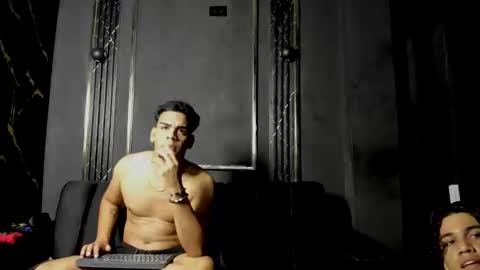 mr_maximo online show from November 17, 1:19 am