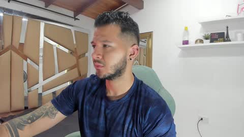 Snapshot of mr_mikee_ chatting on February 8, 3:08 am MIKEE online show from February 8, 3:08 am