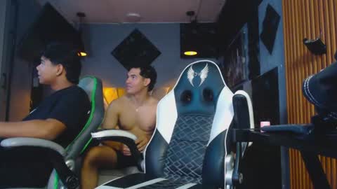 mr_mois online show from June 23, 6:43 am