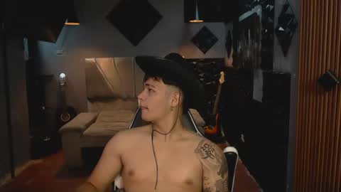 mr_mois online show from June 30, 10:25 am