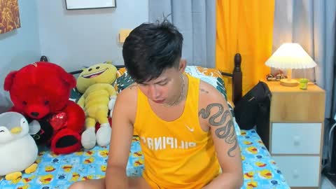 Snapshot of mr_swe3t0oth chatting on March 9, 11:25 am KYLE online show from March 9, 11:25 am