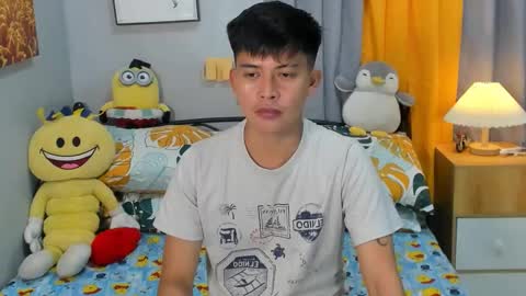 Snapshot of mr_swe3t0oth chatting on March 3, 10:49 am KYLE online show from March 3, 10:49 am